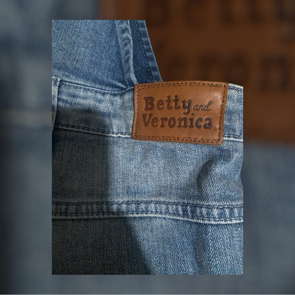 Betty & Veronica Denim Overalls with short cut - Picture 5 of 10